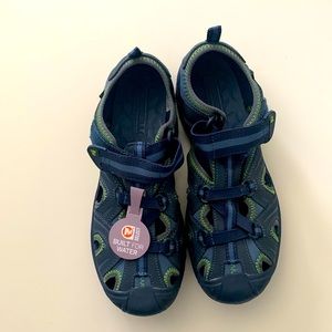 Merrell boys sandals. NWT sz 5Y